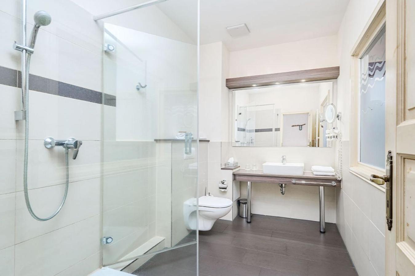 Strand- Und Wellnesshotel Preussenhof ツィノヴィッツ エクステリア 写真
